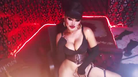 Snapshot of _hailyourqueenx chatting on December 10, 6:06 pm GoDDess  Chloe online show from December 10, 6:06 pm