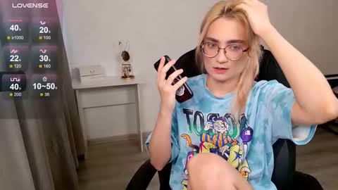 _meow_neko_ online show from January 13, 6:32 am