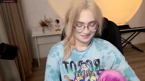 _meow_neko_ online show from April 30, 12:38 am