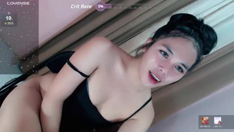 Eilachloe online show from May 3, 1:04 pm