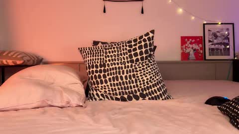 Ann online show from November 18, 5:57 pm