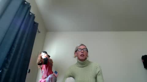 Snapshot of adamseve777 chatting on December 10, 7:43 pm TaylorSexbot online show from December 10, 7:43 pm