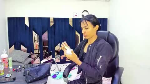 aisha_hotts777 online show from April 29, 3:44 am