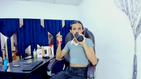 aisha_hotts777 online show from July 28, 7:37 pm