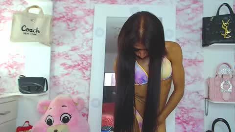 aisha salome holguin online show from December 5, 6:25 pm