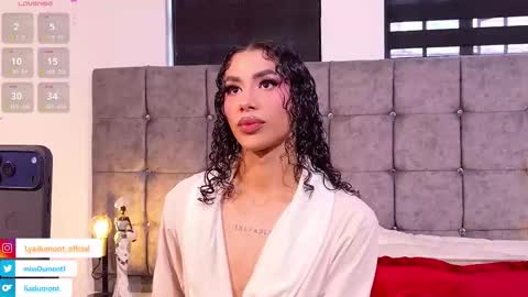 Queen Dumont   online show from March 16, 7:39 pm