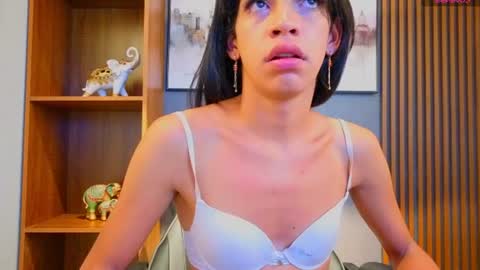 Alahia Rodriguez online show from July 10, 10:52 am