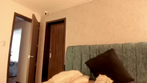Aleera online show from April 29, 8:59 pm