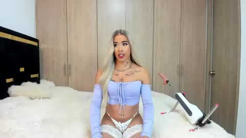 alexamcqueen online show from July 12, 10:12 pm