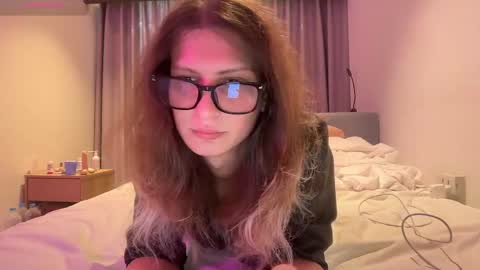 AlicePinkhead online show from April 30, 8:19 am