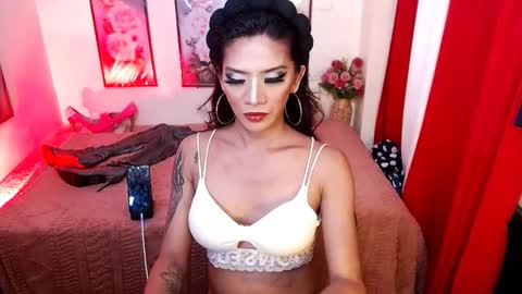 alluringsofia online show from May 1, 2:10 pm
