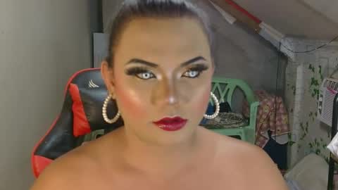 amazingdollshemale online show from April 6, 7:58 pm