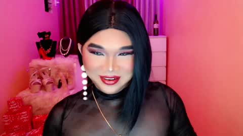 Queen Mireska online show from December 21, 2:15 pm