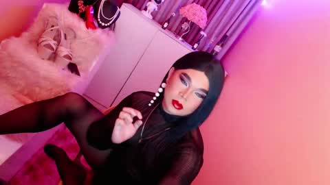 Queen Mireska online show from January 7, 5:20 pm