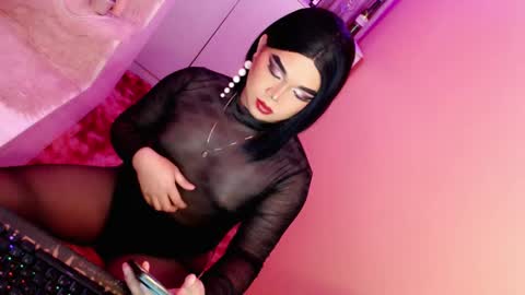 Queen Mireska online show from January 21, 11:40 am
