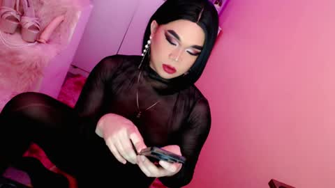 Queen Mireska online show from February 8, 11:12 am