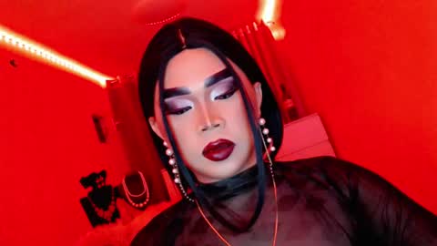 Queen Mireska online show from March 8, 1:14 pm