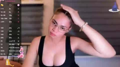 Snapshot of angelabigcock10 chatting on October 17, 8:01 pm Jamie online show from October 17, 8:01 pm