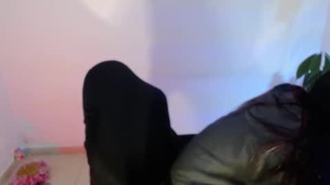 Snapshot of angele_johnson chatting on October 1, 7:47 pm angele online show from October 1, 7:47 pm