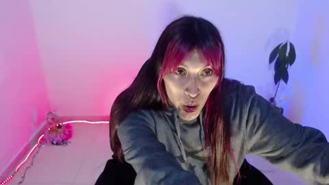 Snapshot of angele_johnson chatting on October 29, 7:34 pm angele online show from October 29, 7:34 pm