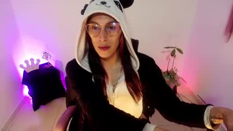 angele online show from July 17, 6:47 pm