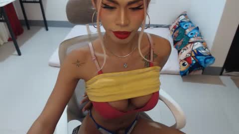 DIVINE ANGEL online show from February 2, 12:09 am