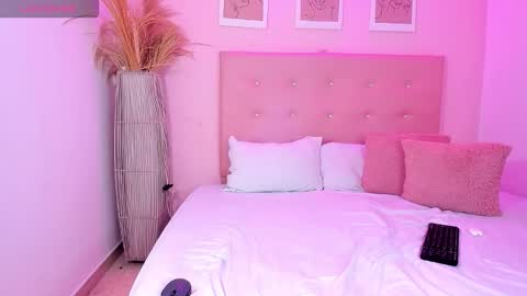 annie_dolce_ online show from January 10, 2:50 am