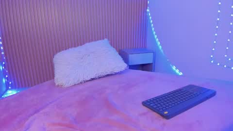 Aria Millers  online show from December 21, 4:35 pm