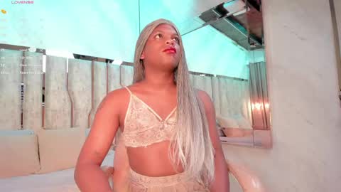 ariana_grande233 online show from May 4, 11:59 am