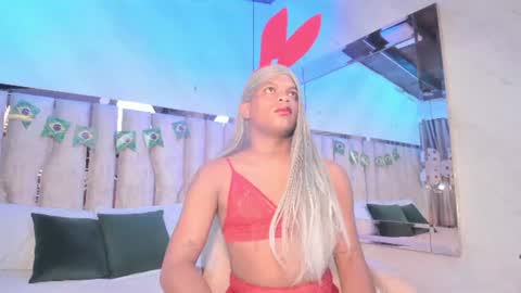 ariana_grande233 online show from June 26, 11:47 am