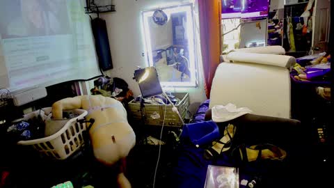 ashmomo online show from December 11, 6:30 am