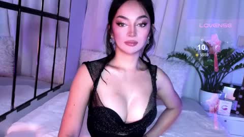 Miss Nia online show from December 19, 7:07 pm