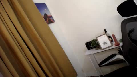 Anna online show from March 12, 7:06 pm