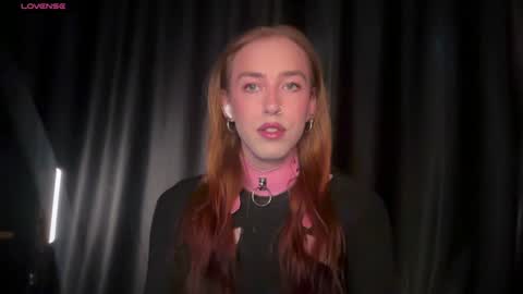 avril_pearly_ online show from July 3, 10:43 am