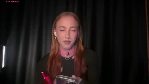 avril_pearly_ online show from July 27, 10:11 am