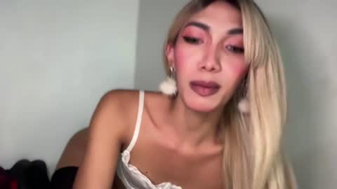 azalea_cum69 online show from July 16, 8:37 pm