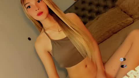 Bella online show from December 18, 8:47 pm