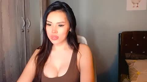 Mia online show from March 22, 2:22 pm