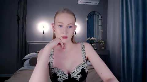 Mia online show from May 10, 10:48 pm