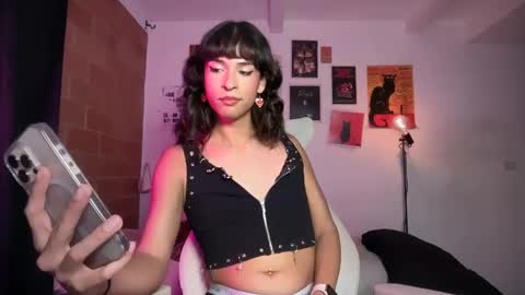 Bella Bloom ts online show from April 25, 4:05 am