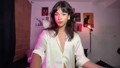 Bella Bloom ts online show from May 1, 2:16 am