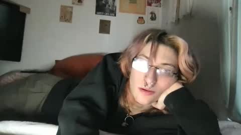 Snapshot of boywithbug chatting on March 3, 11:01 pm boywithbug online show from March 3, 11:01 pm