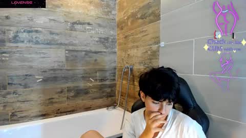 Snapshot of bryce_evans chatting on February 27, 9:58 pm B R Y C E  online show from February 27, 9:58 pm