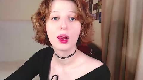 Snapshot of c0ralynx chatting on October 22, 11:45 am C0ralynx online show from October 22, 11:45 am