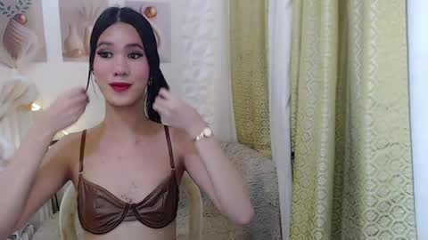 Candy online show from April 27, 2:04 pm