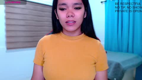 caroline_east online show from December 14, 8:09 pm