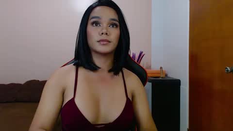 caroline_east online show from January 29, 5:45 pm