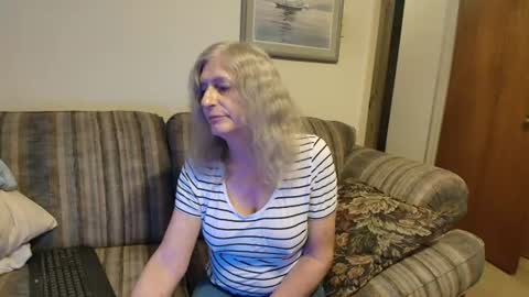 carrie_linn online show from June 16, 9:15 pm