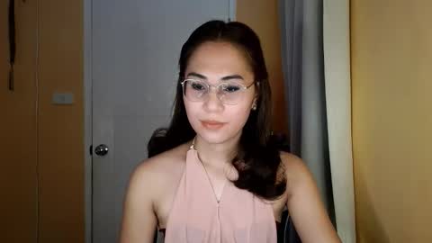 chelly4u69 online show from April 23, 12:29 pm