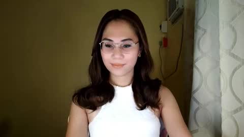 chelly4u69 online show from May 12, 1:14 am